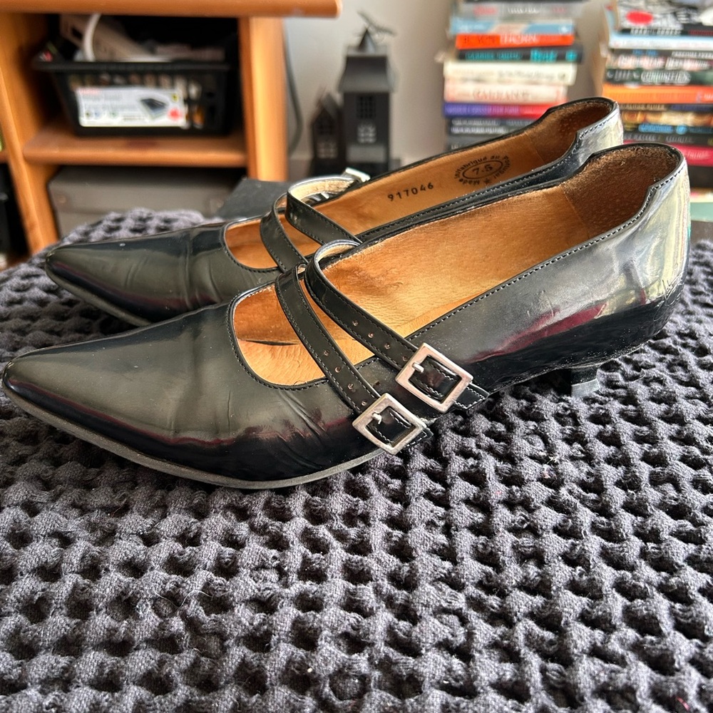 Black Leather Mary Jane kitten Heels W 7.5